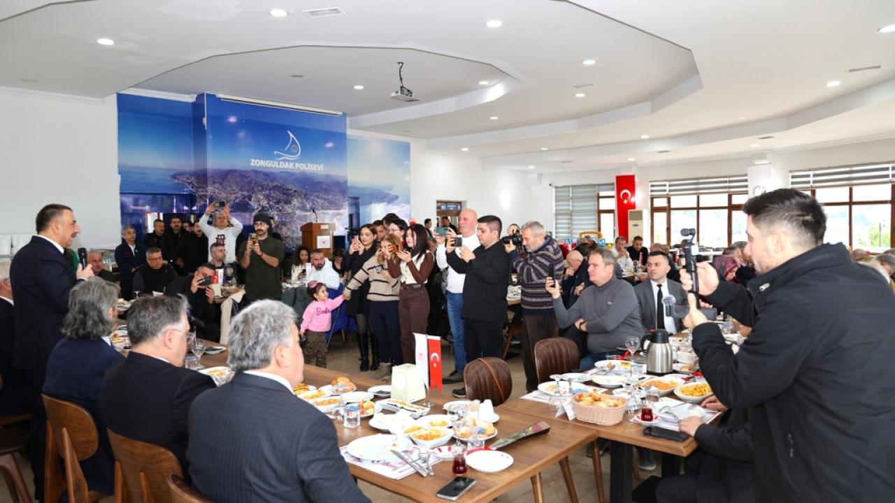 Rektör Özölçer, Gazeteciler Günü’nde Basın Mensuplarıyla Buluştu