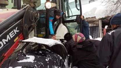UMKE ekipleri iki kadın hastaya ulaşıp hastaneye sevk etti