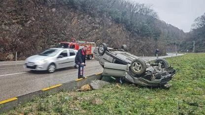 Zonguldak-Ankara yolunda otomobil takla attı: 3 yaralı