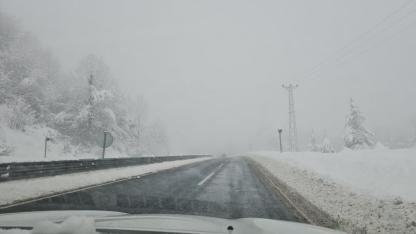 Zonguldak-Ereğli Yolunda Kar Mesaisi: Ekipler Gece Boyu Durmadı, Yol Ulaşıma Açıldı