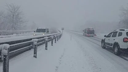 Zonguldak Ereğli yolunda uzun araçlara kar engeli
