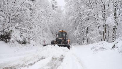 Zonguldak'ta karla mücadele aralıksız sürüyor