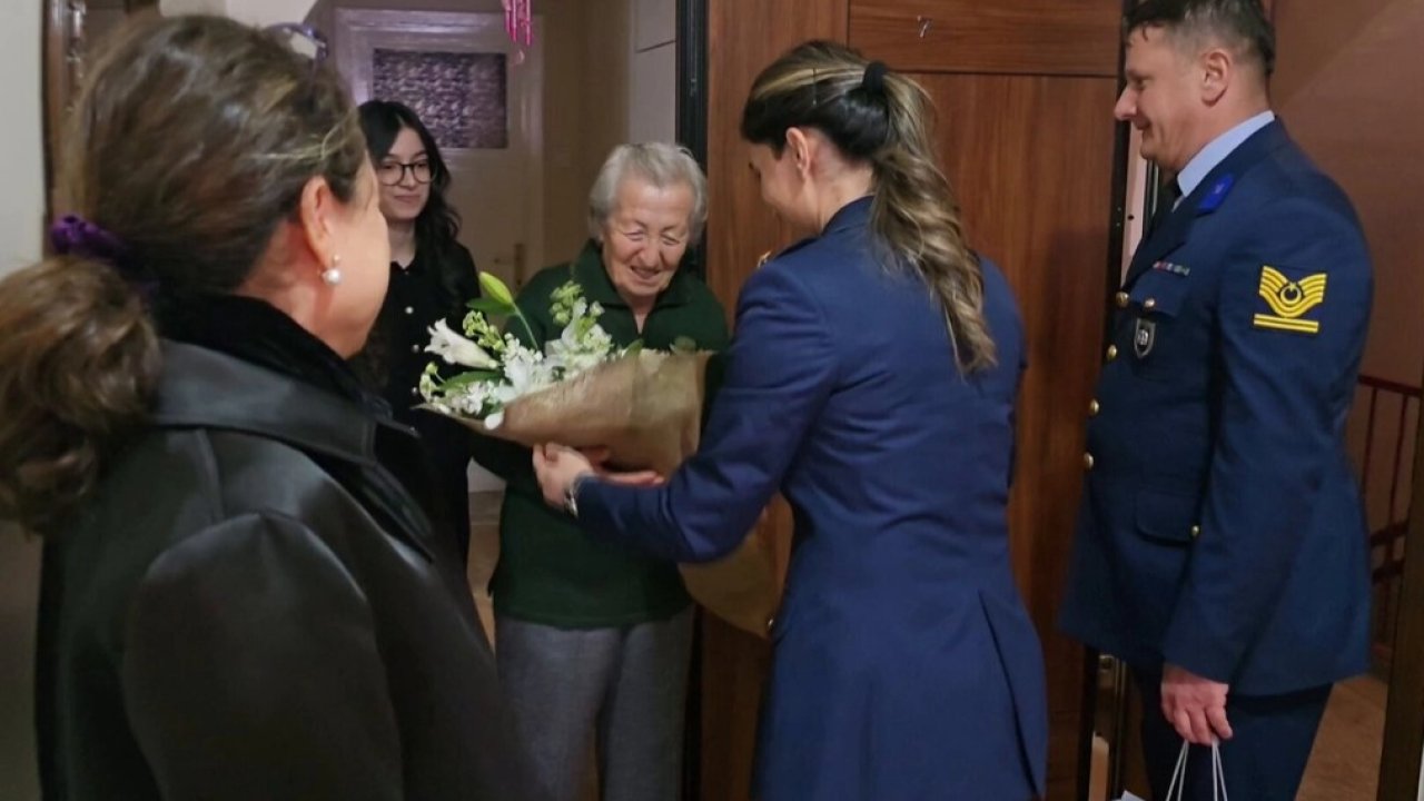 Ankaralı Hatice Güner’den Mehmetçiğe 195 el emeği boyunluk