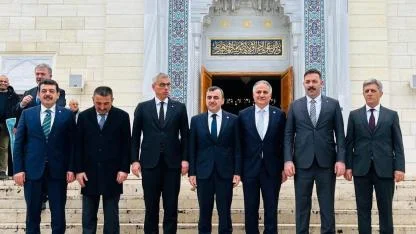 Bakan Memişoğlu, Cuma namazını Uzun Mehmet Camii'nde kıldı