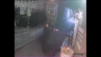 Saniye Saniye saldırı anı... Eğlence mekanına silahlı baskın: 2 yaralı