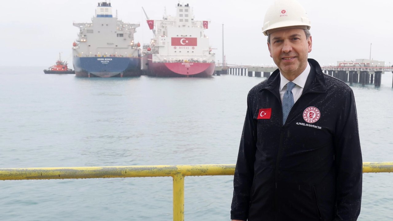 Ertuğrul Gazi FSRU’da kritik transfer... Türkiye'nin gazlaştırma kapasitesi 200 milyon metreküpe çıkıyor