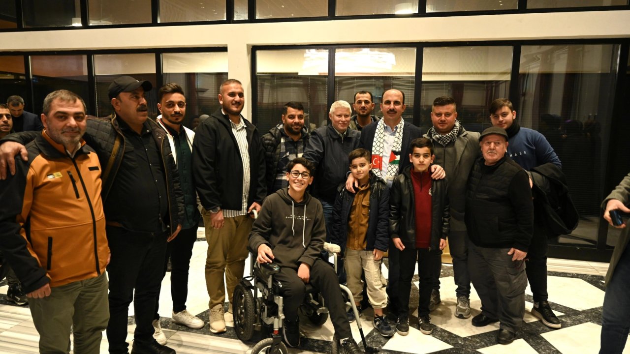 Gazzeli aileler aynı sofrada bir araya geldi