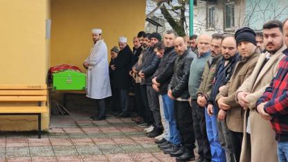 Kaçak ocakta ölen Uğur Erikoğlu son yolculuğuna uğurlandı: "Çocuğuna bez alabilmek için girdi"