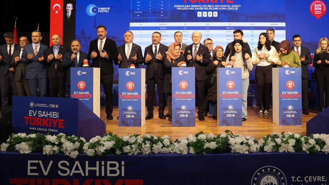 Zonguldak’ta 1872 ailenin ev hayali gerçek oldu: Bakan Yardımcısı Suver’den ‘Dirençli Şehir’ uyarısı