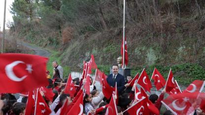 Zonguldak'ta ders 'Bayrak Sevgisi' ile çaldı, İl Müdürü Keskin öğrencilerle buluştu