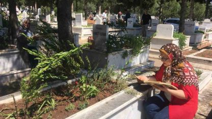 Bayramın ilk günü mrzarlıklarda yoğunluk