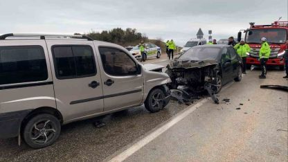 Isparta’da 8 kişinin yaralandığı kaza kamerada