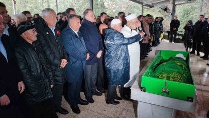 AK Partili ismin anne acısı!