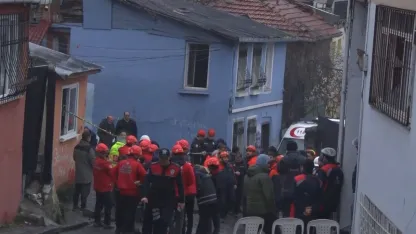 Fatih’te iki binanın çöktüğü mahallenin sakinleri konuştu: "Patlamayı duyduk, bomba zannettim"