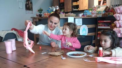 Anne Kafe'de bayram feneri yapımı etkinliği renkli anlara sahne oldu