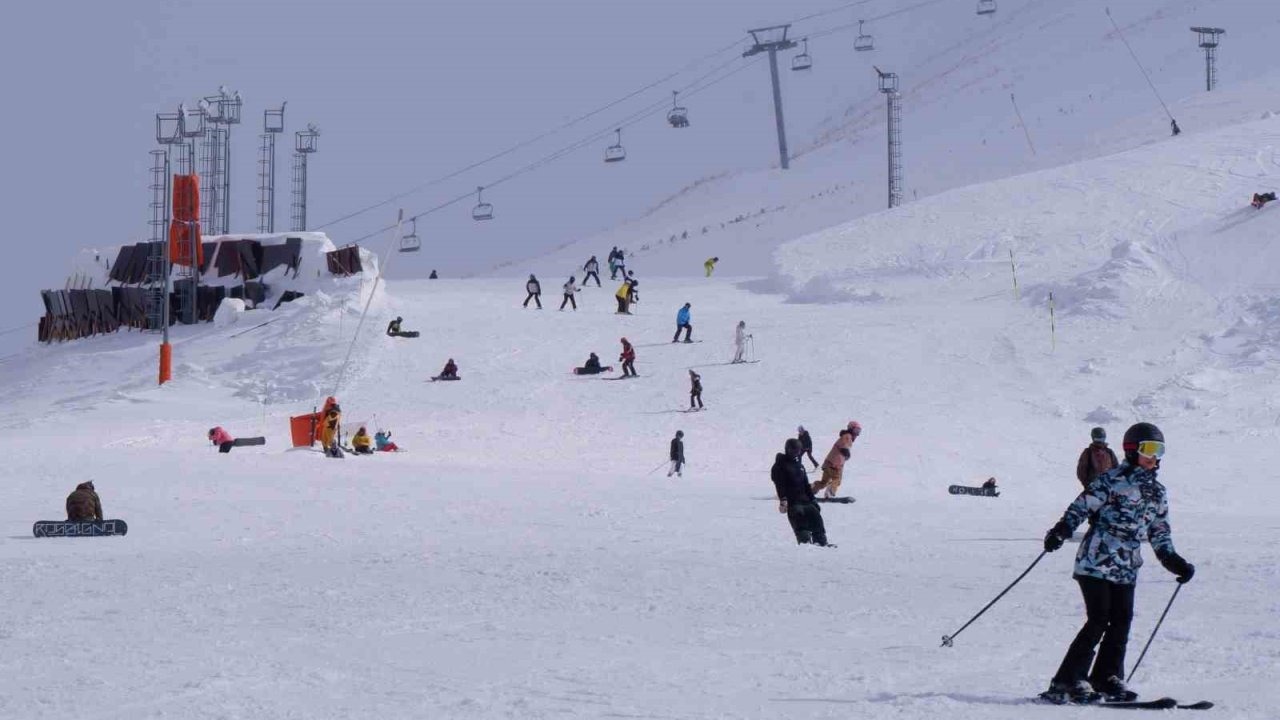 Palandöken bayramda cıvıl cıvıl