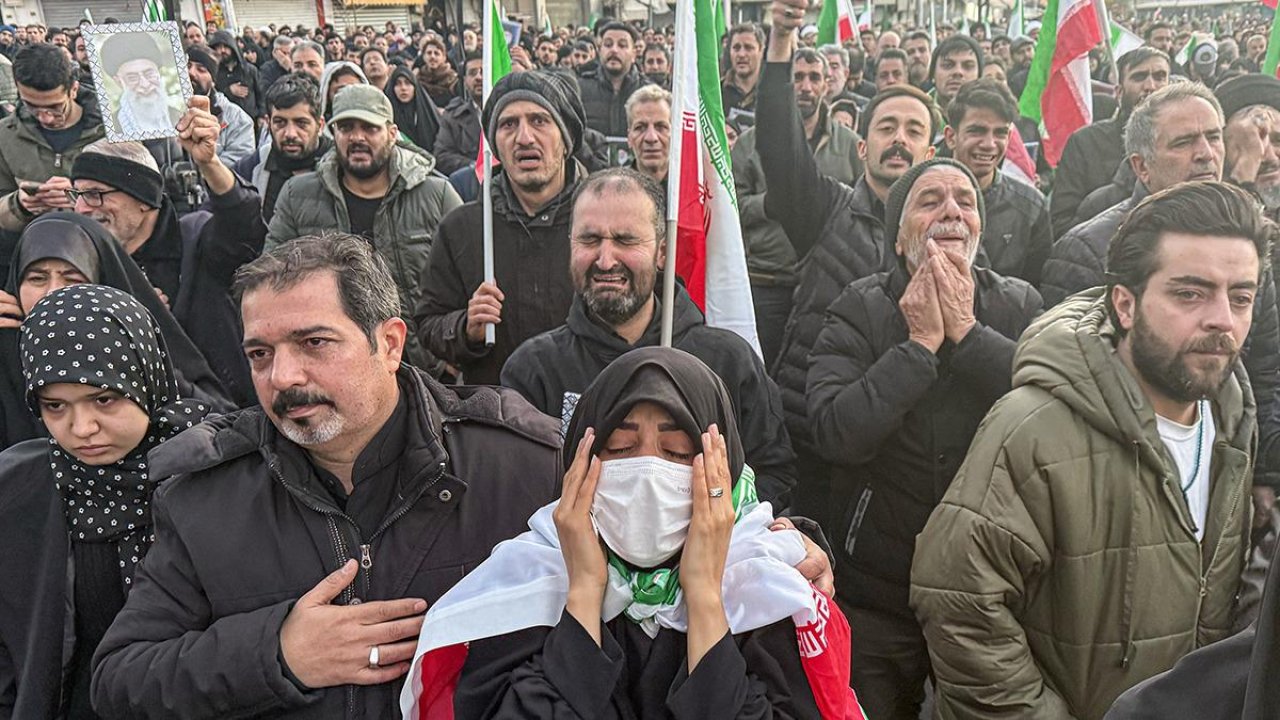 Savaşta ikinci gün! Hamaney'in ölümü sonrası yeni saldırı... Meydanlara akın ettiler