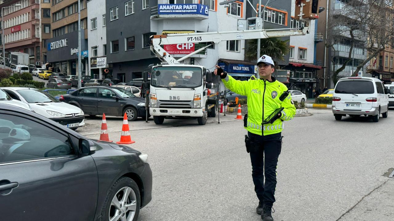 Zonguldak'ta trafik denetimi: Liman Caddesi'nde sürücüler kontrol edildi