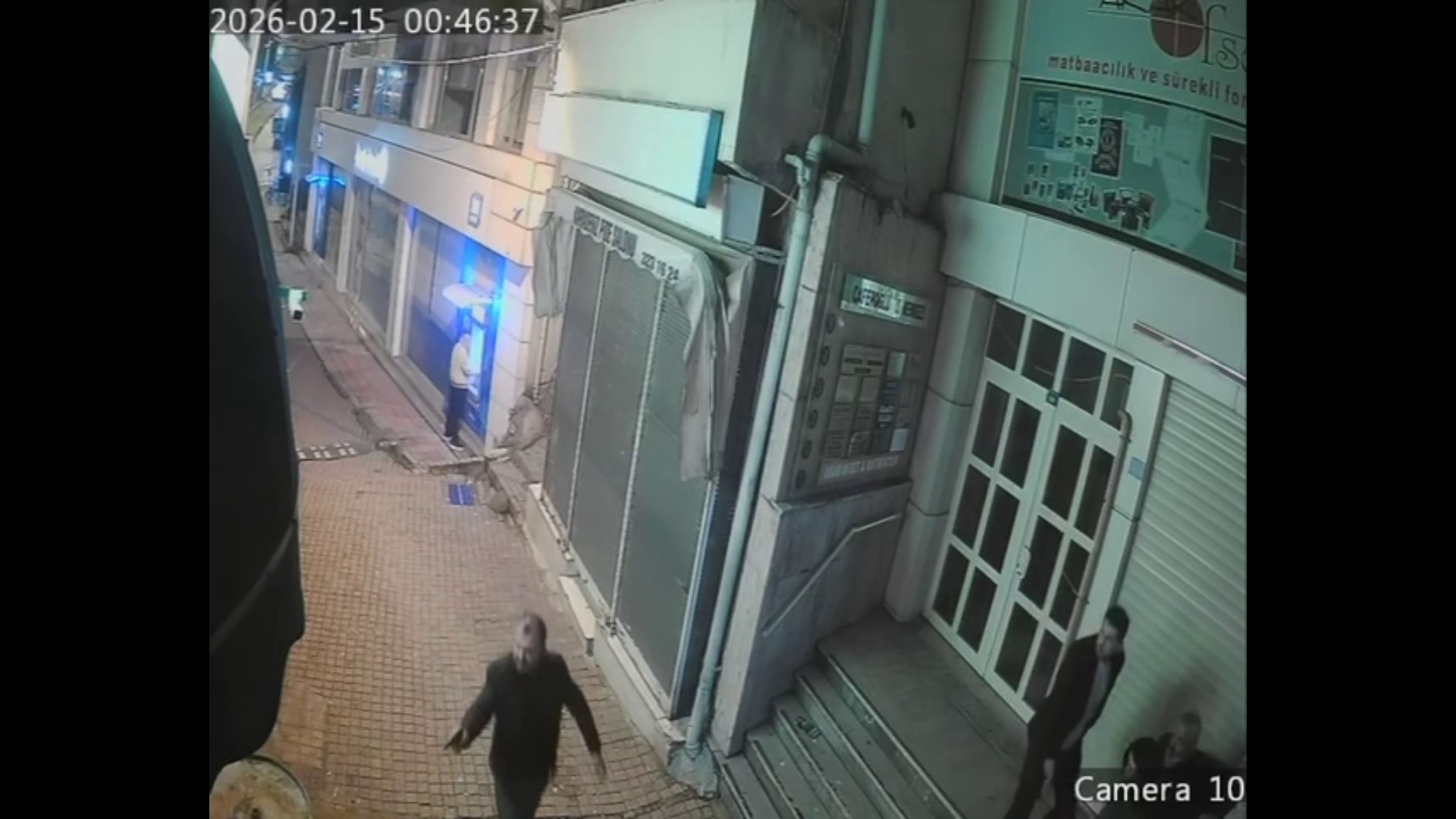 Saniye Saniye saldırı anı... Eğlence mekanına silahlı baskın: 2 yaralı 5