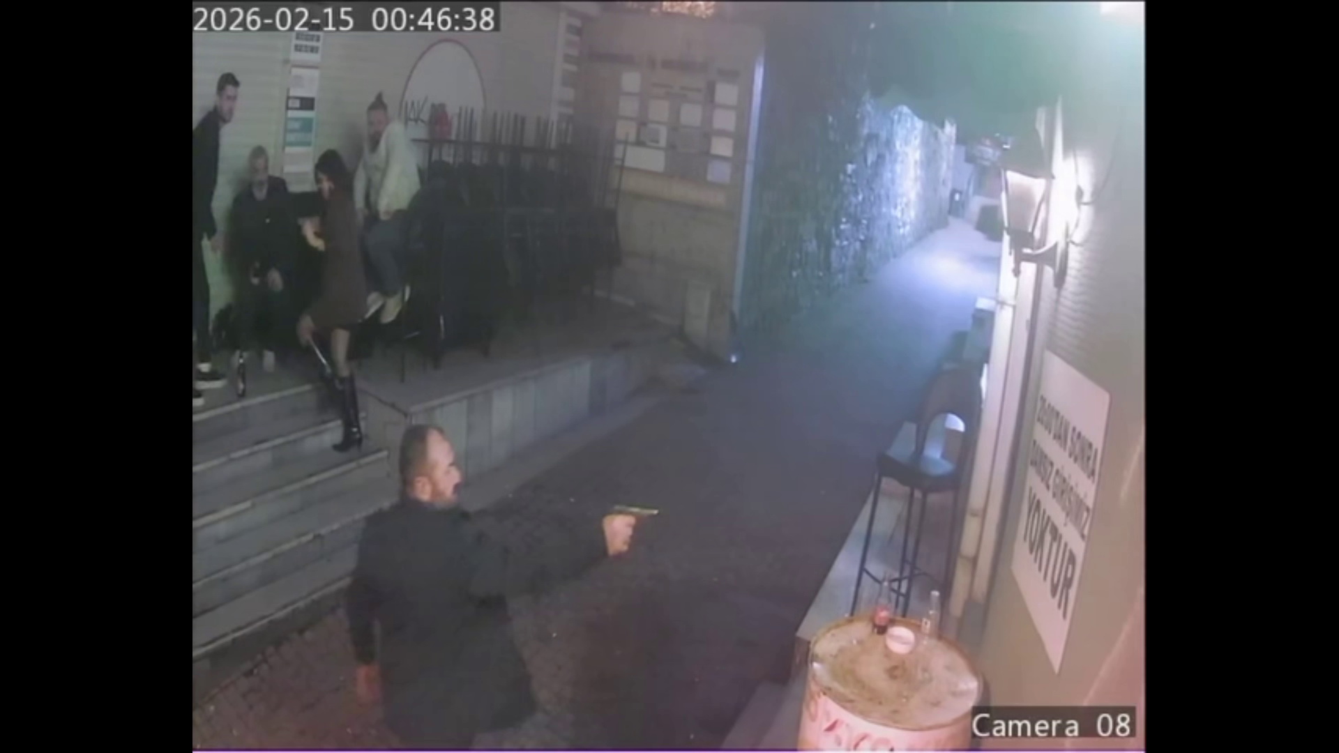 Saniye Saniye saldırı anı... Eğlence mekanına silahlı baskın: 2 yaralı 2