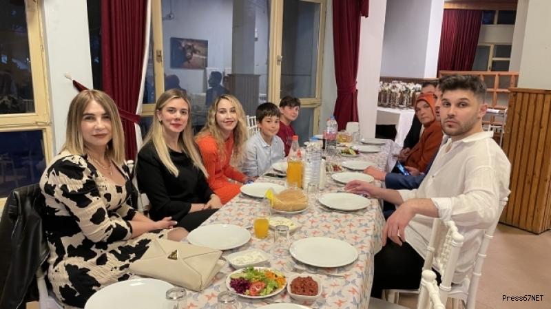Çaycumalı Ozan Mevlüt  ve Gül Toplu çifti dünya evine girdi 1