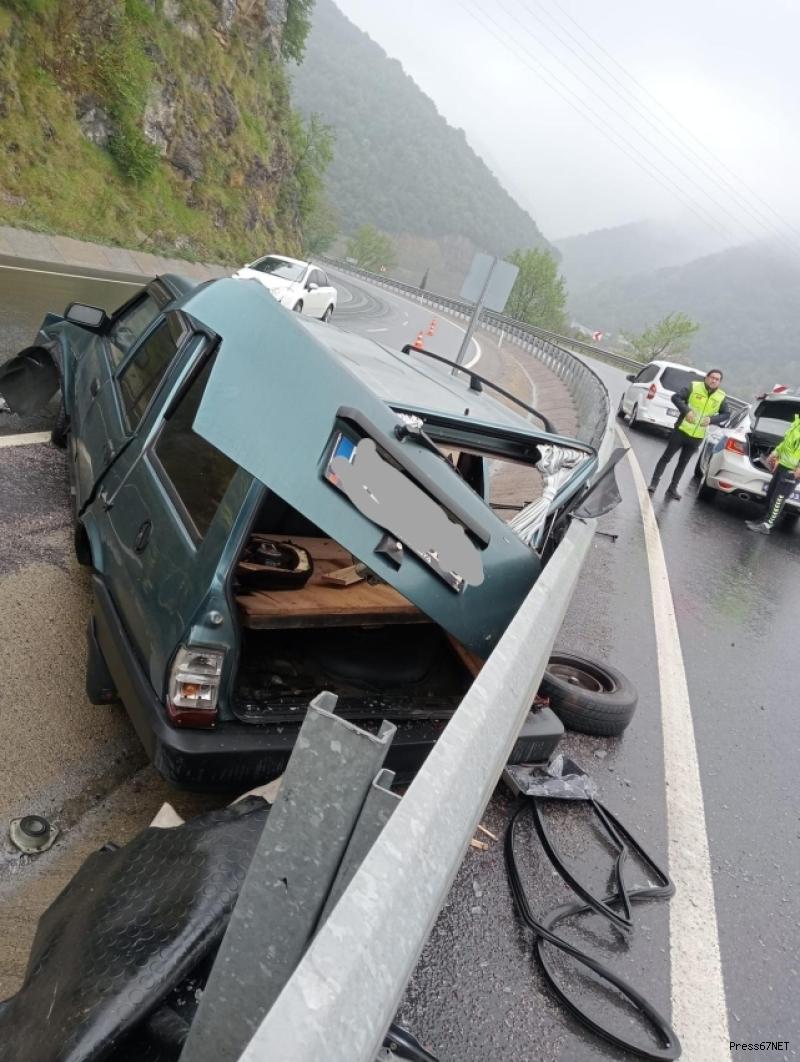 Ereğli yolunda feci kaza! Ölümden döndüler 2