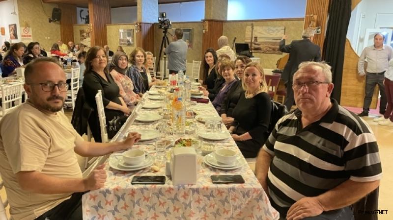 Çaycumalı Ozan Mevlüt  ve Gül Toplu çifti dünya evine girdi 3