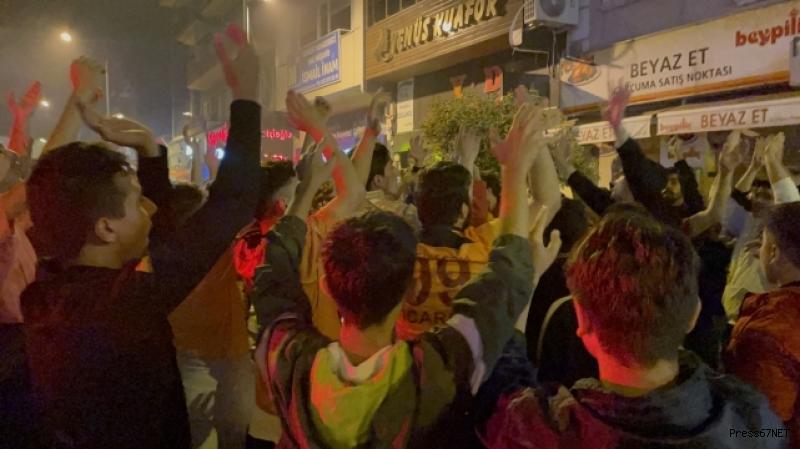 Çaycuma'da Galatasaray taraftarı sokağa döküldü 1