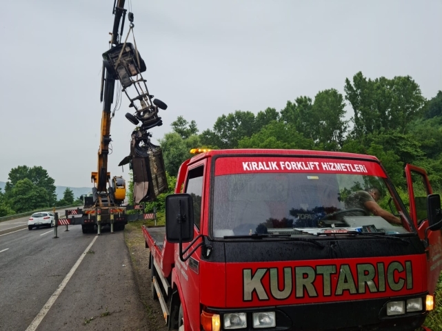 Annesinin cenazesini getirirken kaza yaptılar: 1'i ağır 3 yaralı 2