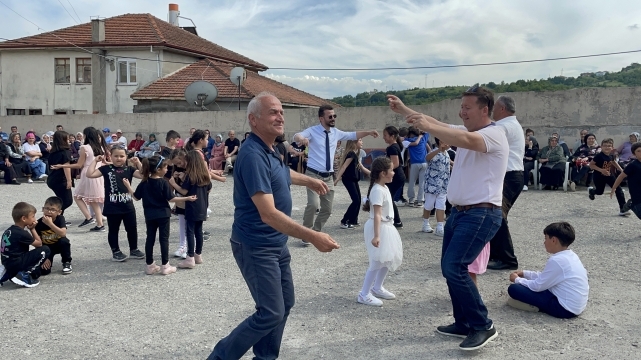 Çömlekçi İlkokulu'nda pilav şenliği 2