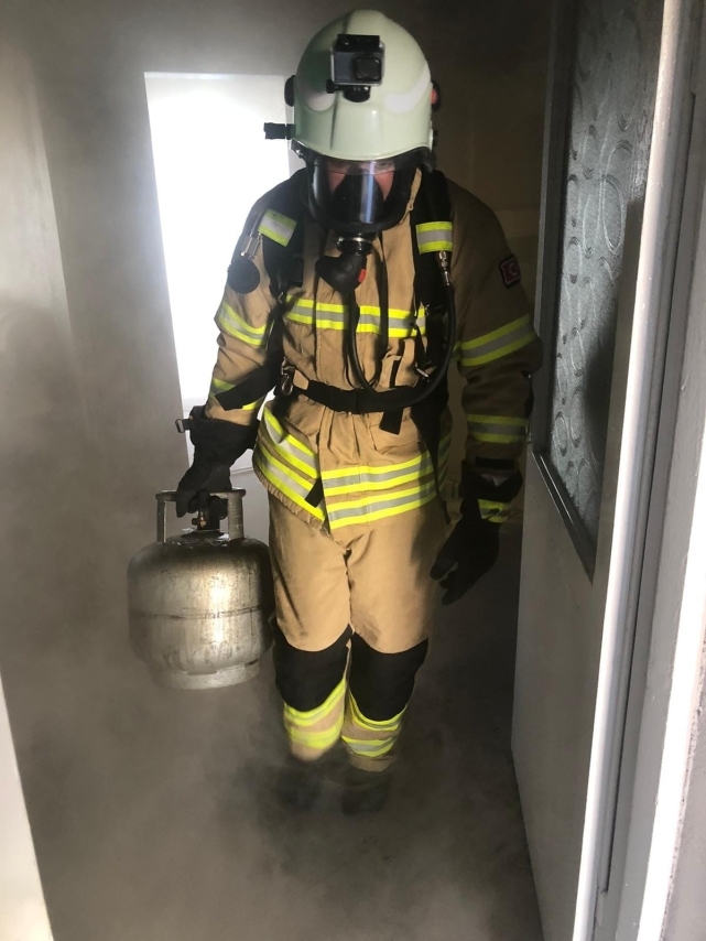 Ocakta unutulan yemek mutfağı küle döndürdü 1