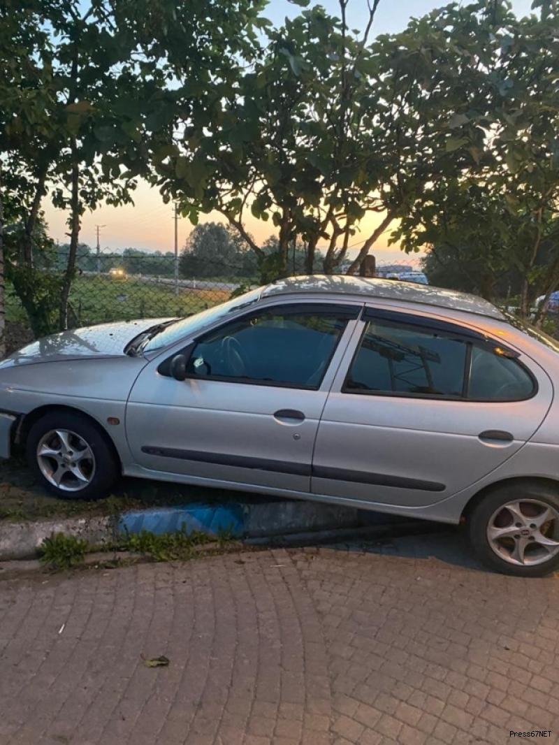 Direksiyon hakimiyetini kaybetti yoldan çıktı 1