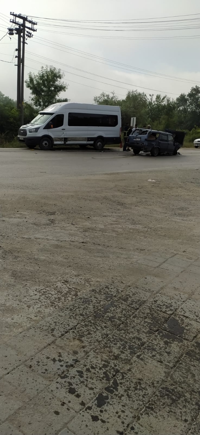 Kafa kafaya çarpışıp, öğrenci servis aracına vurdular 2