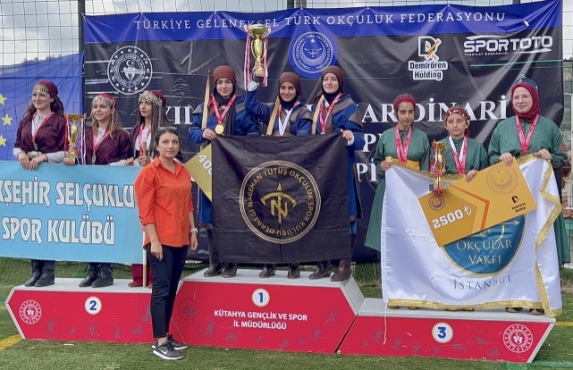 Okçuluk yarışmasında kuzenler şampiyon oldu 1