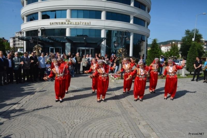 Çaycuma Belediyesi ISO 9001 kalite bayrağı göndere çekti 2