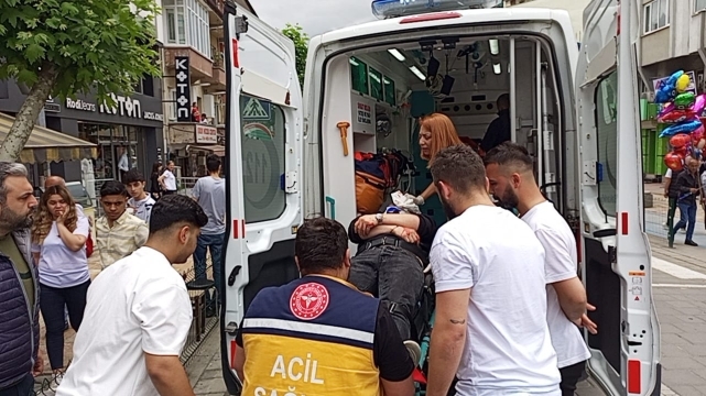 Yolun karşısına geçmeye çalışan yayaya araç çarptı:1 yaralı 2