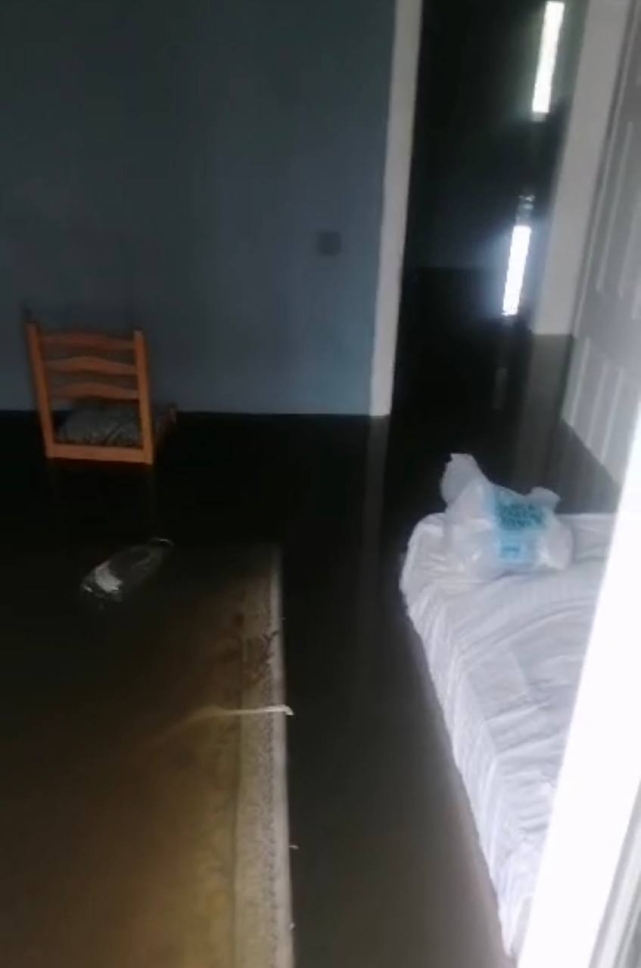 Saltukova'da depremzedelerin evleri sular altında kaldı 4