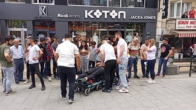 Yolun karşısına geçmeye çalışan yayaya araç çarptı:1 yaralı 1