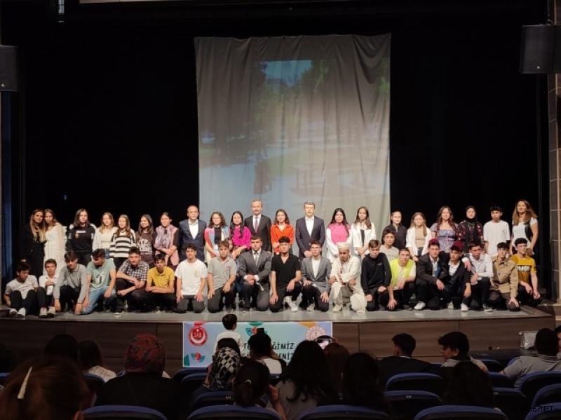 Bizim tek isteğimiz, biraz gülümsemeniz 1