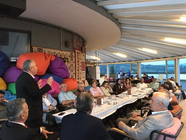 Gelecek Partisi 3’ncü yaşını pasta keserek kutladı 1