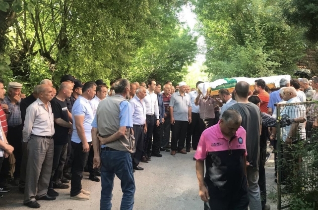 Şehit annesi son yolculuğuna uğurlandı 1