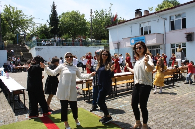 'Kültürümüzü Tanıtıyoruz' projesiyle öğrenciler, veliler ve yöre halkı doyasıya eğlendiler 1