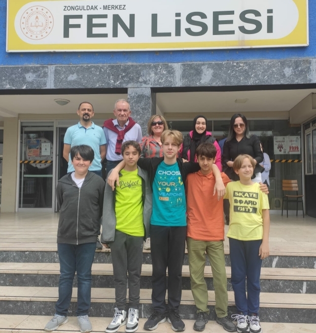 Mimar Sinan Ortaokulu Matematik ödüllerini aldı 1