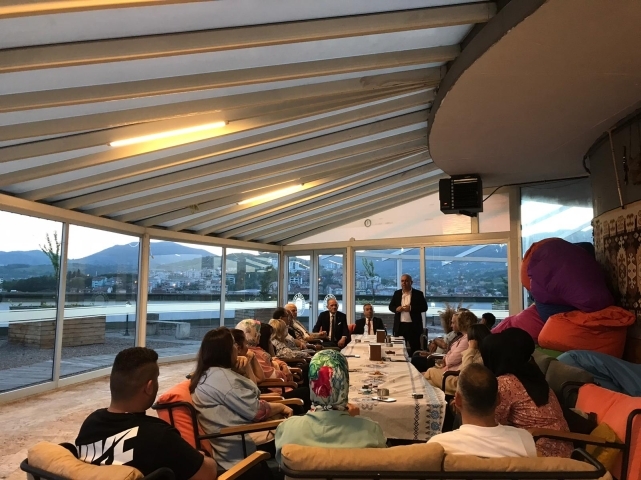 Gelecek Partisi 3’ncü yaşını pasta keserek kutladı 2