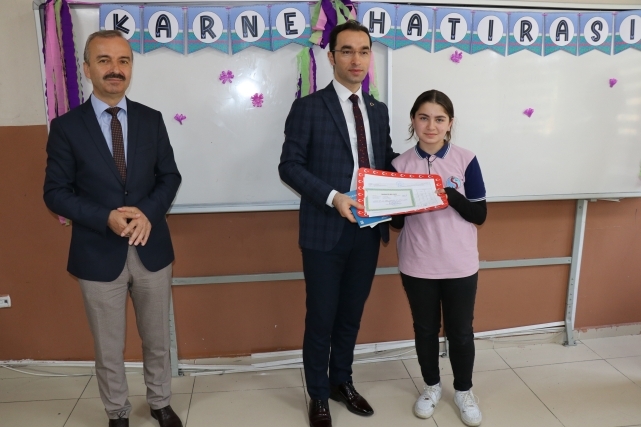 Öğrencilerin karne sevinci 3