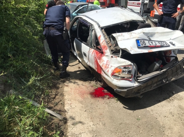 Tatile giden sürücü aracıyla takla attı:1’i ağır 6 yaralı 3