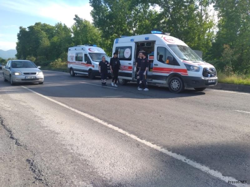 Direksiyon hakimiyetini kaybetti orta refüje çıkarak takla attı:3 yaralı   1