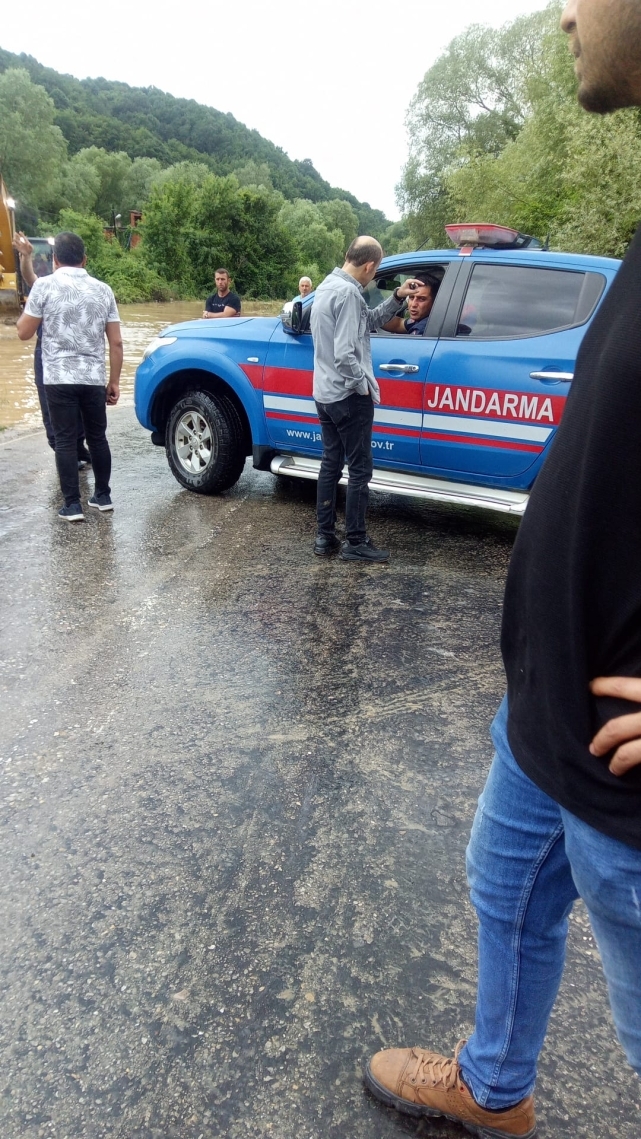 Sağanak yağış sonrası Filyos yolunu su bastı 3