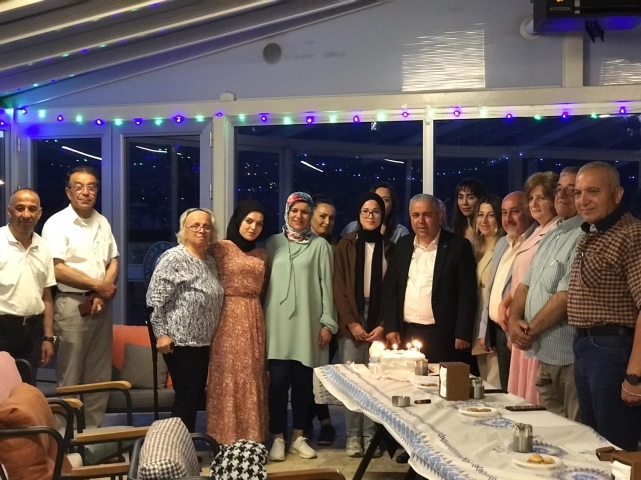 Gelecek Partisi 3’ncü yaşını pasta keserek kutladı 3