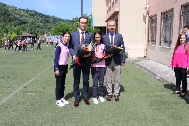 Öğrencilerin karne sevinci 4